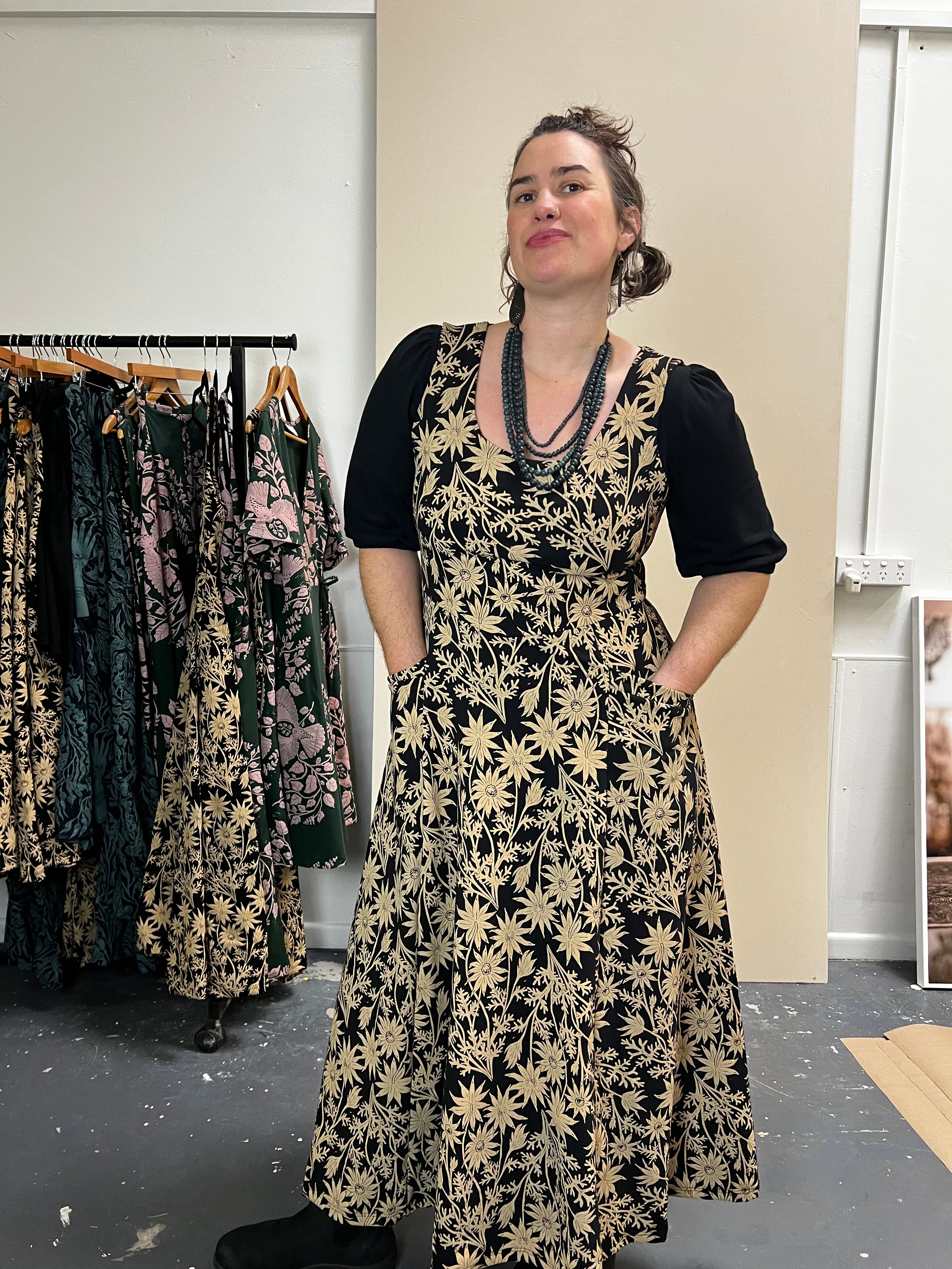 Flow Dress Stretch Cotton - Straw Flannel Flower