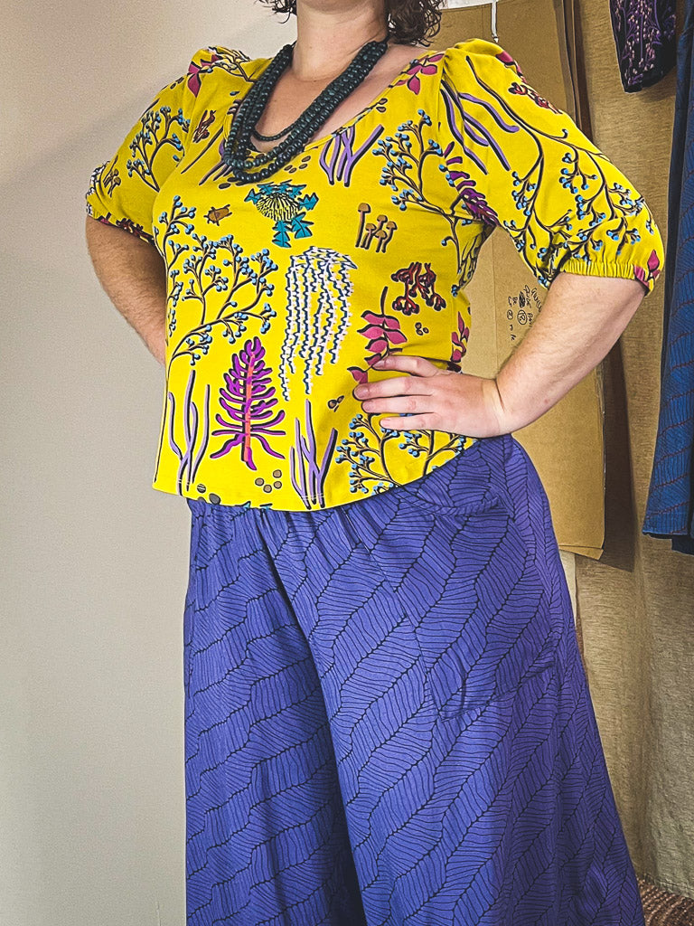 Stretch Ash Top – Yellow Botanical Organic Cotton