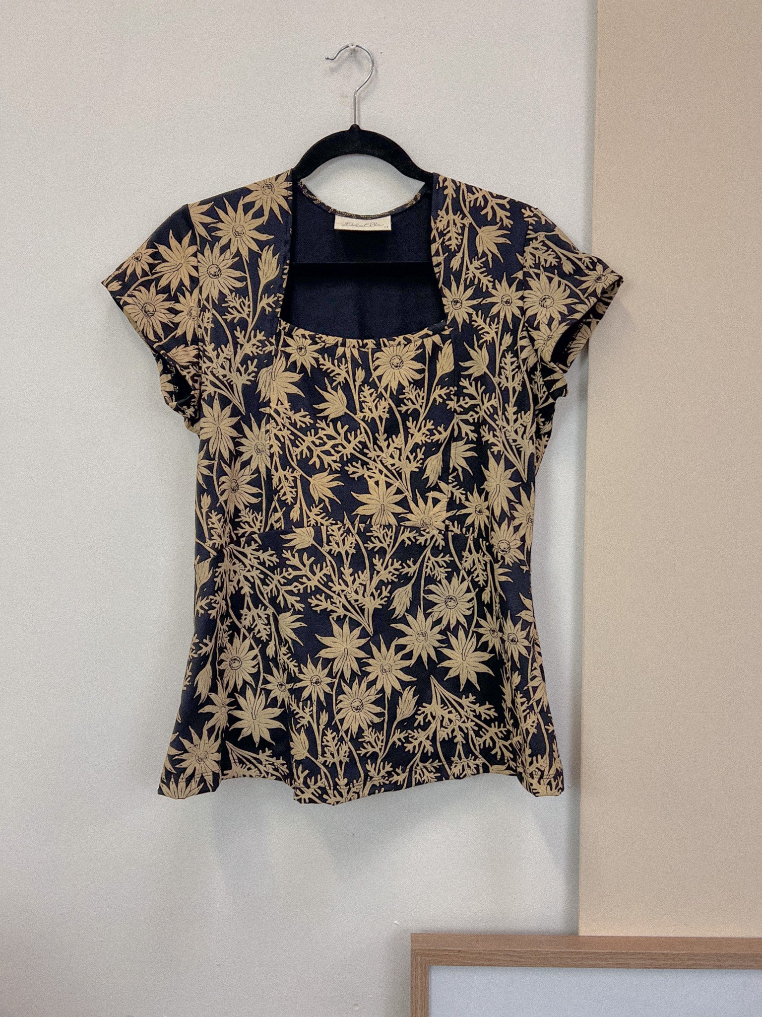 Cardamom Top Cap Sleeve – Straw Flannel Flower