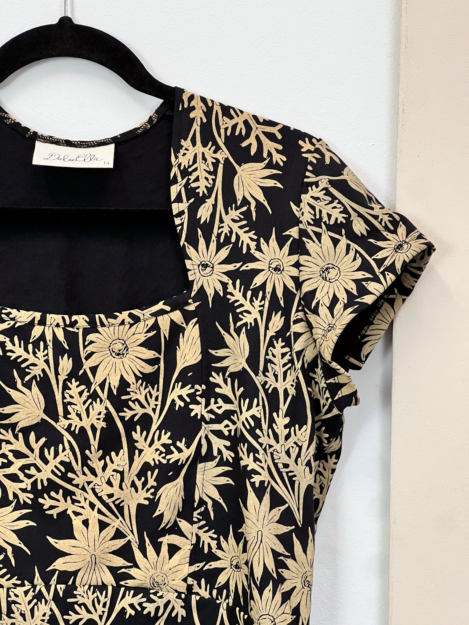 Cardamom Top Cap Sleeve – Straw Flannel Flower