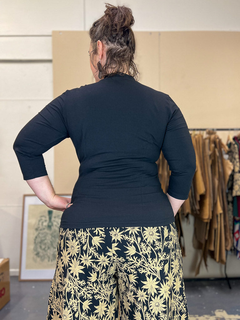 Crossover Top Black - 3/4 Sleeve