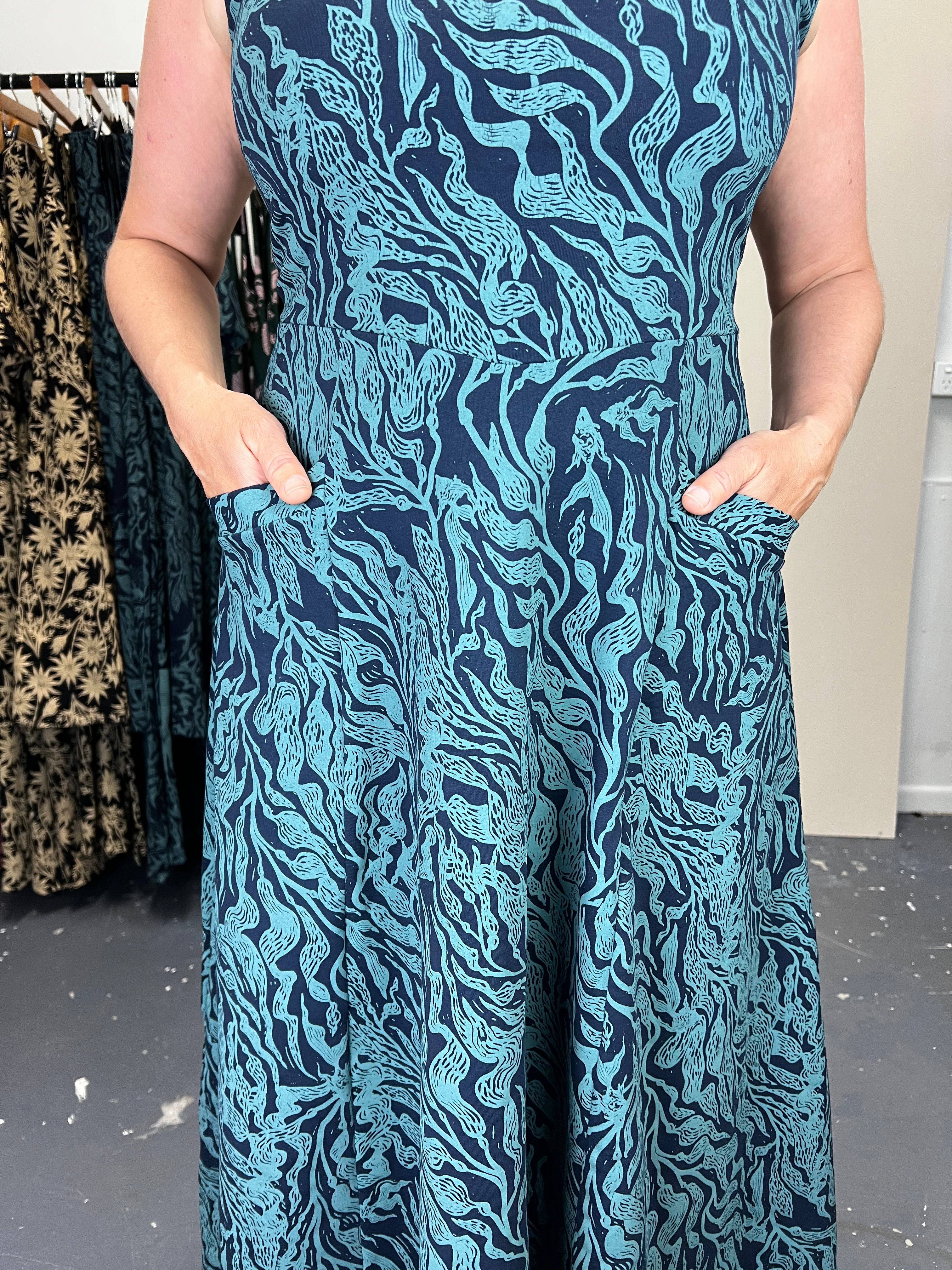 Flow Dress Stretch Cotton - Kelp Garden