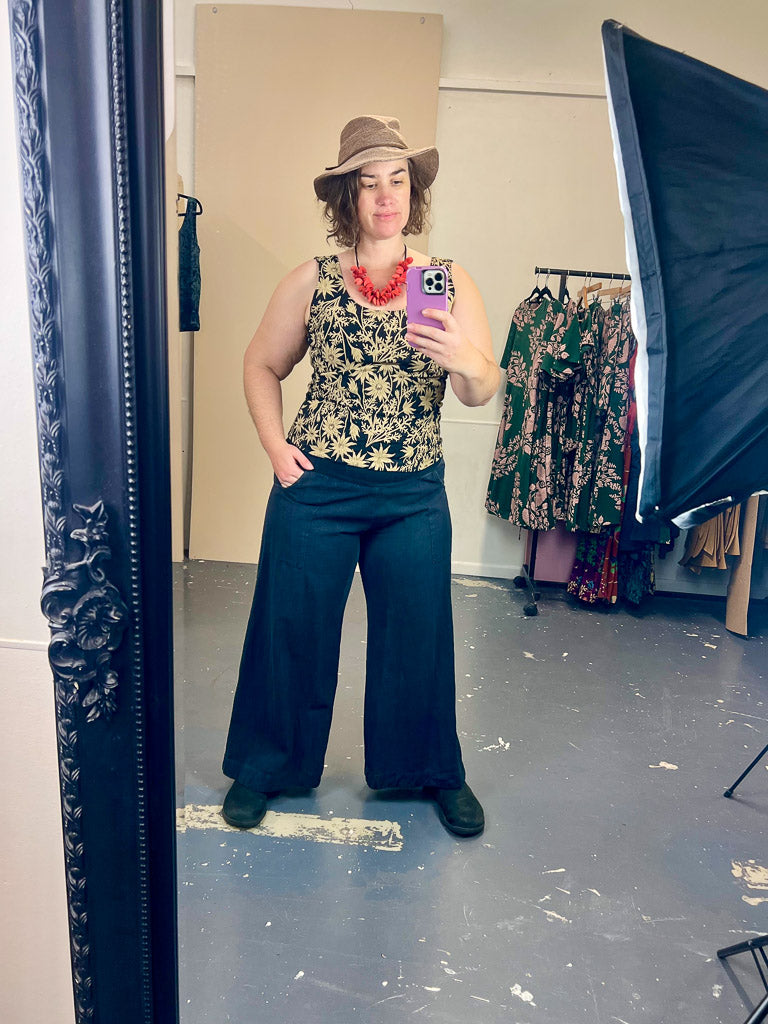 Organic Stretch Tank - Straw Flannel Flower