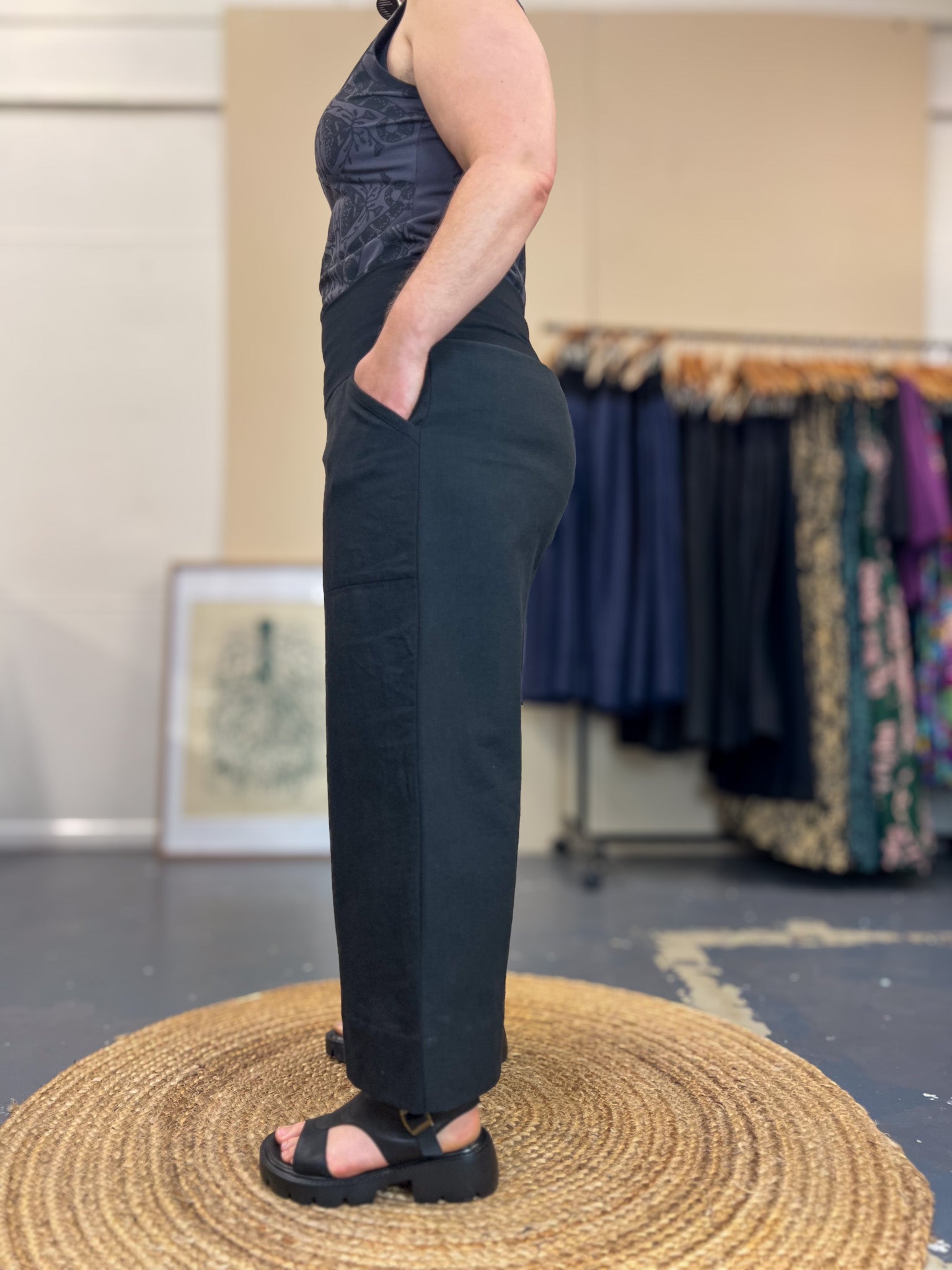 Black Linen-Cotton Cropped Verge Pants