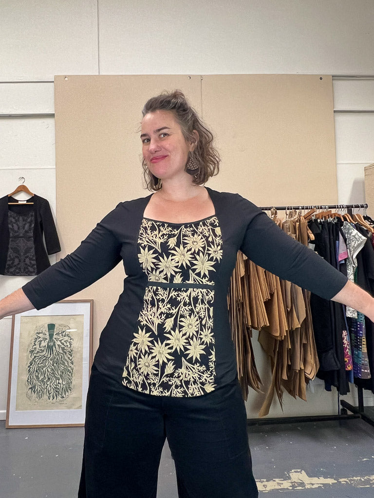 Windowpane Top 3/4 Sleeve - Straw Flannel Flower