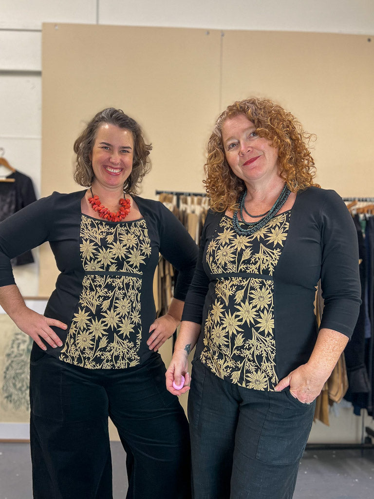 Windowpane Top 3/4 Sleeve - Straw Flannel Flower